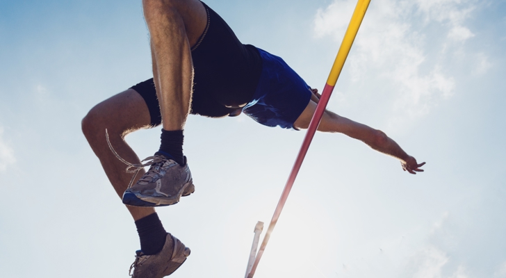 Person springer højdespring