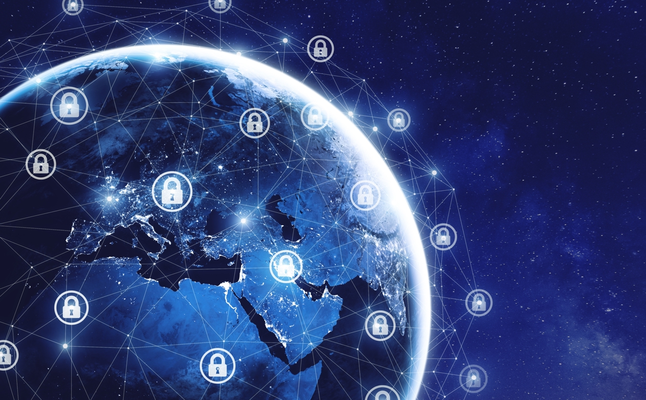 Digitalt billede af jordkloden med hængelåse rundt om, som en cloudløsning