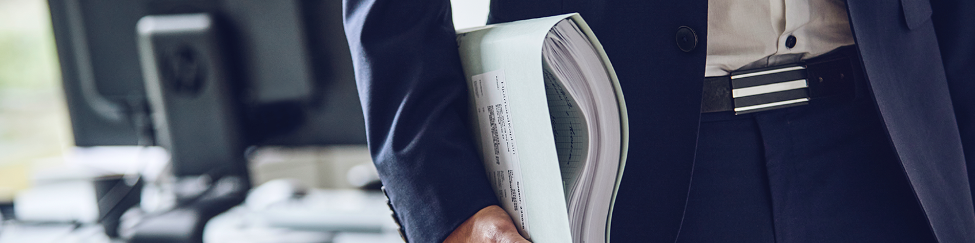 Advokat der holder sagsmappe