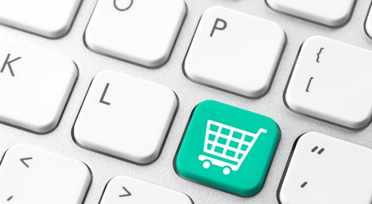 Tastatur med grøn tast med indkøbsvogn på - online shopping