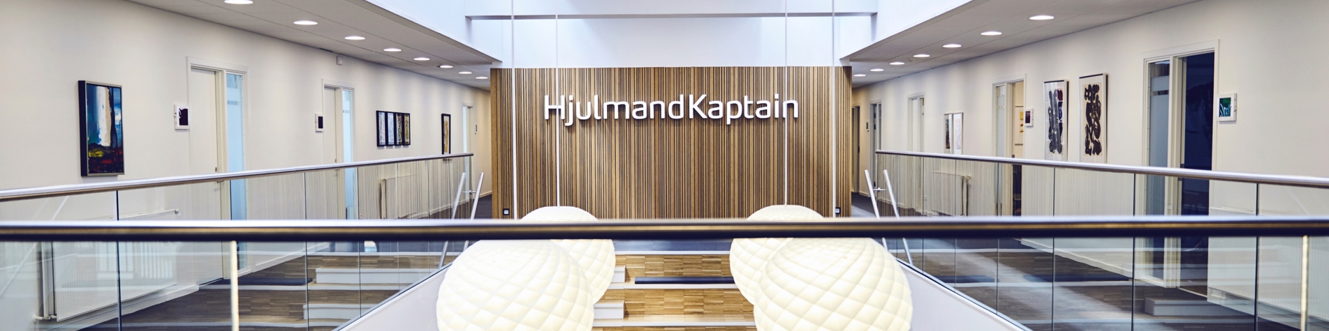 HjulmandKaptain logo for enden af trappe i Aalborg