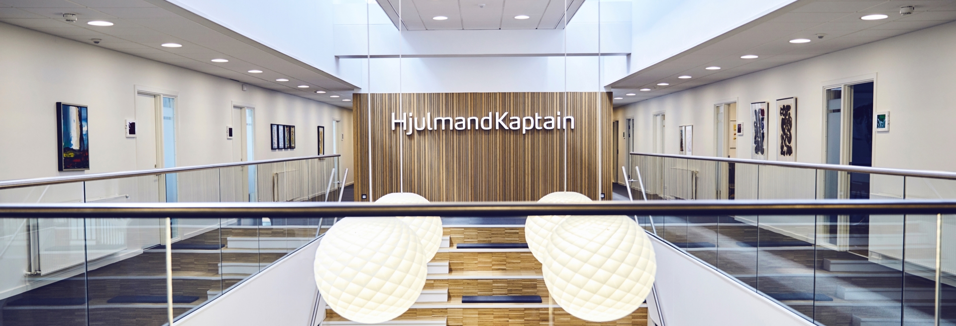 HjulmandKaptain logo for enden af trappe i Aalborg