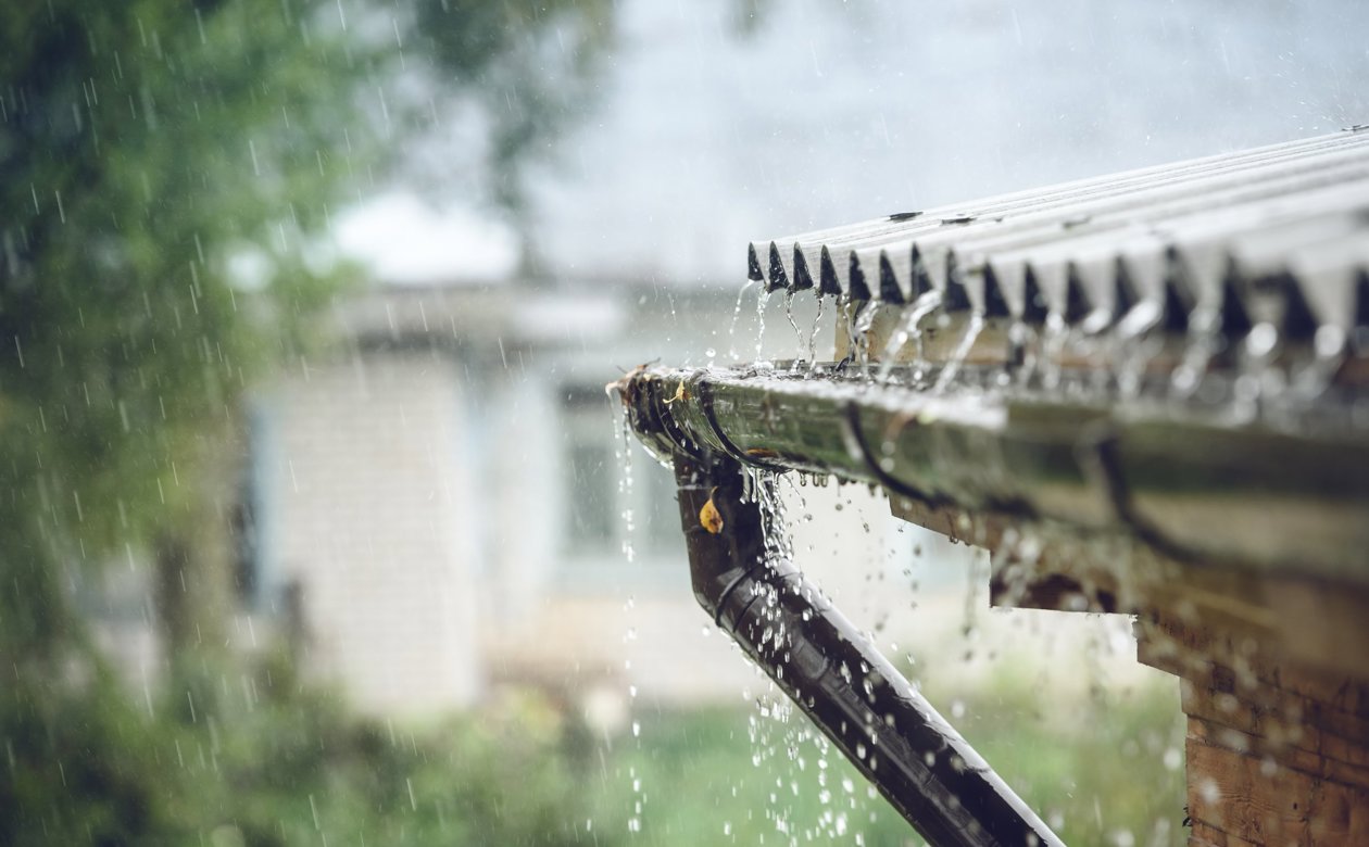 Skade på tag ved oversvømmelse af regnvand