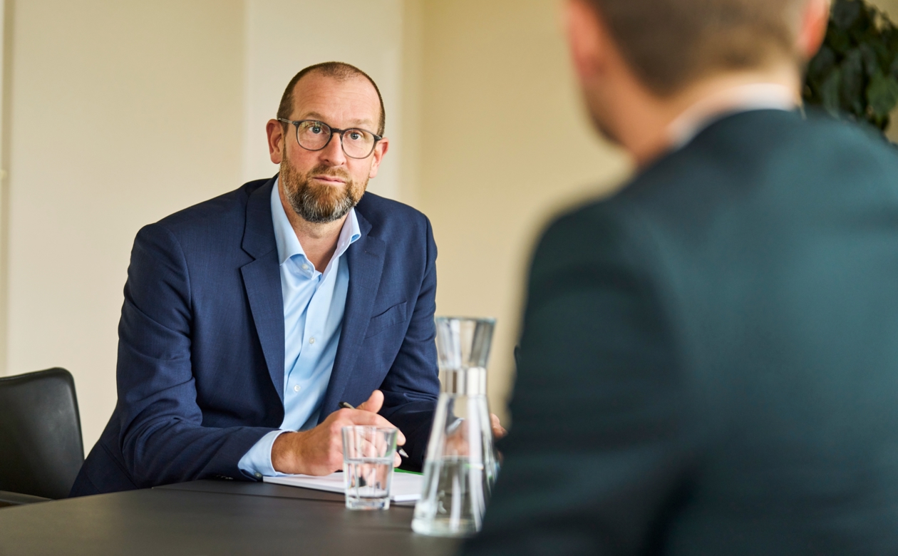 Søren Nørgaard Sørensen i møde med anden person