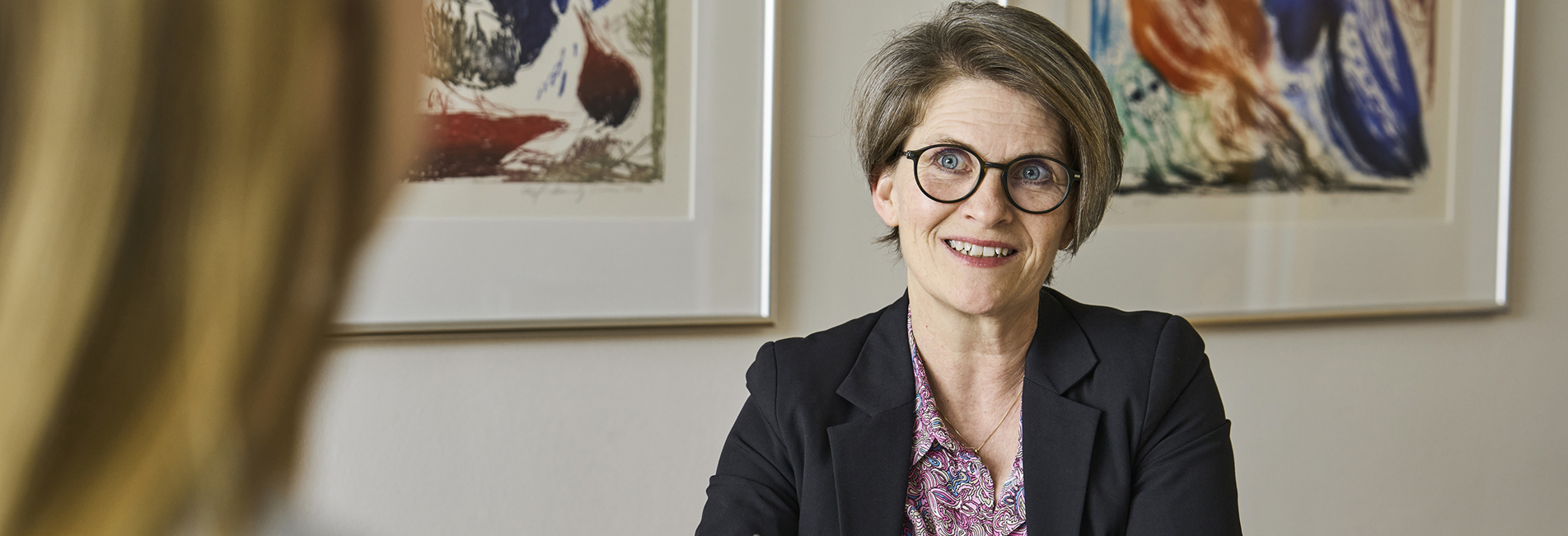 Janne Juul Wandahl holder møde med kunde