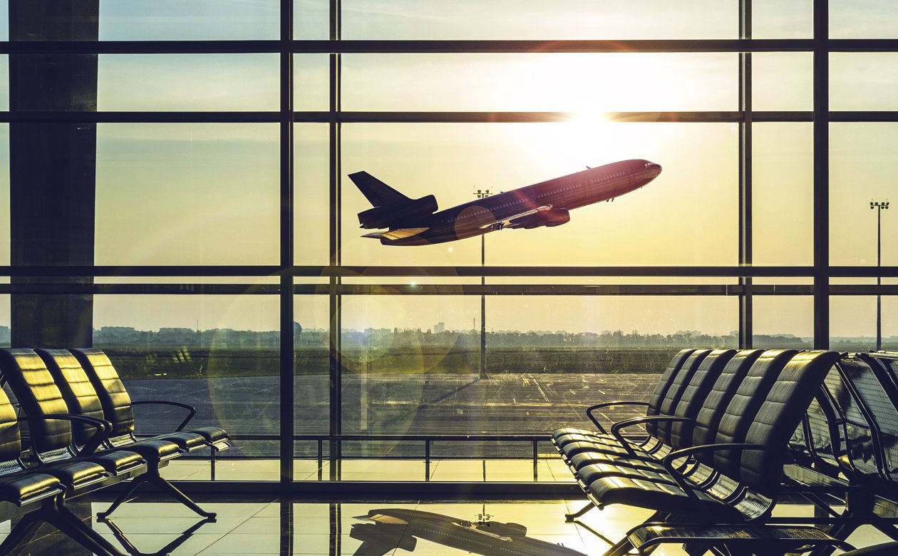 Fly der letter i lufthavn