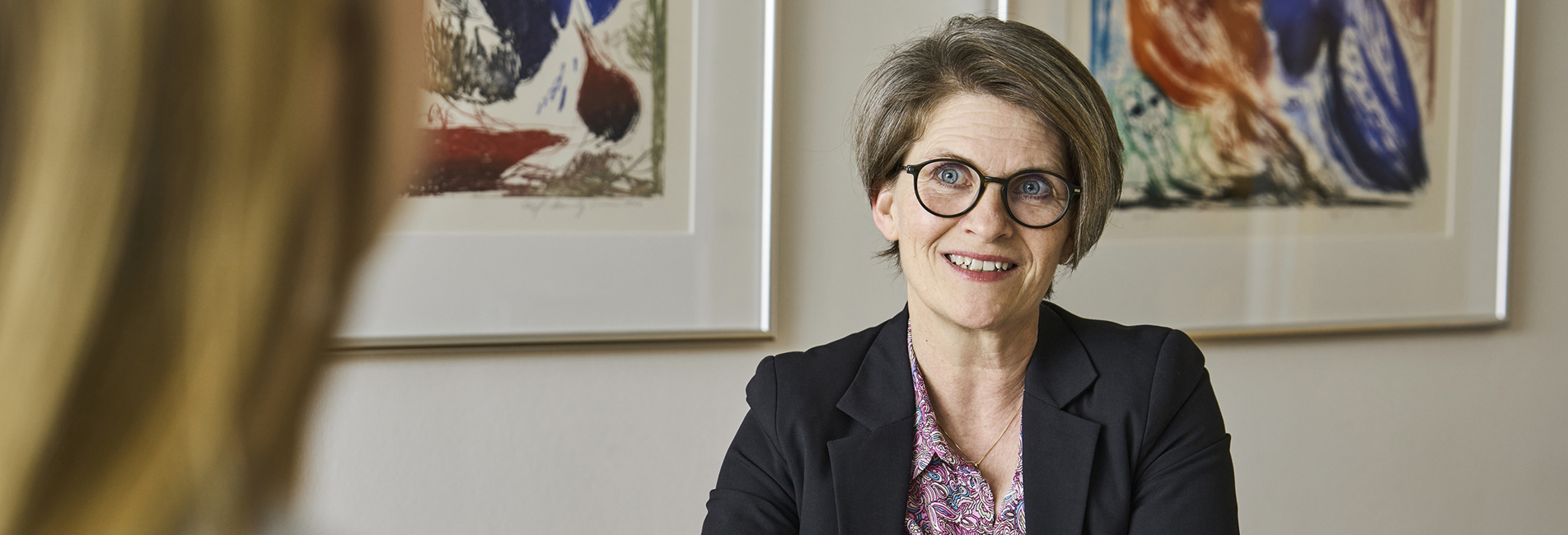 Janne Juul Wandahl med speciale i sygedagpengeregres holder møde