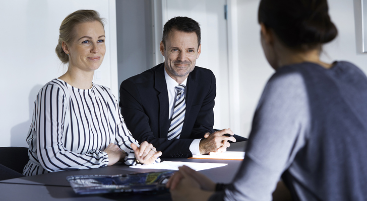 To advokater i kundemøde