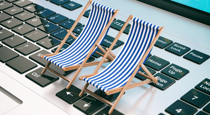 Små strandstole på tastatur