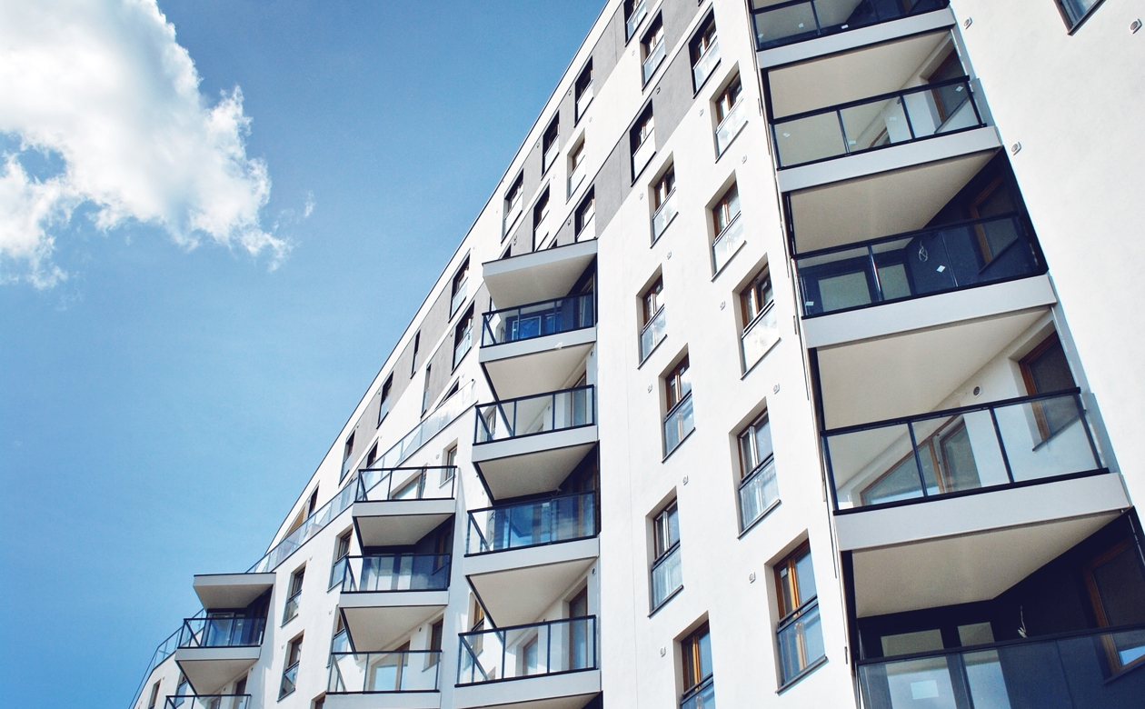 Lejlighedskompleks udefra 