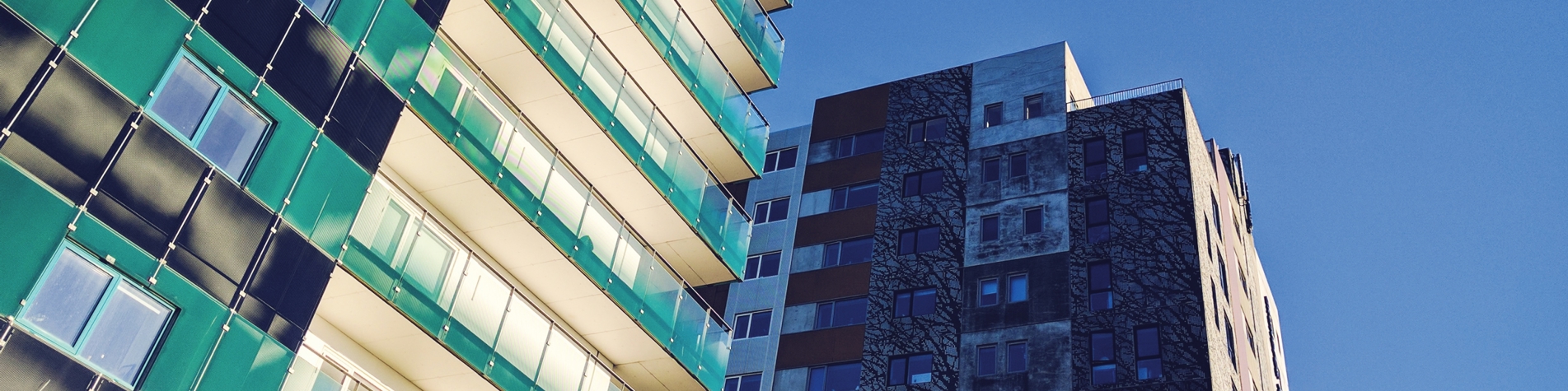 To lejlighedsblokke udefra 