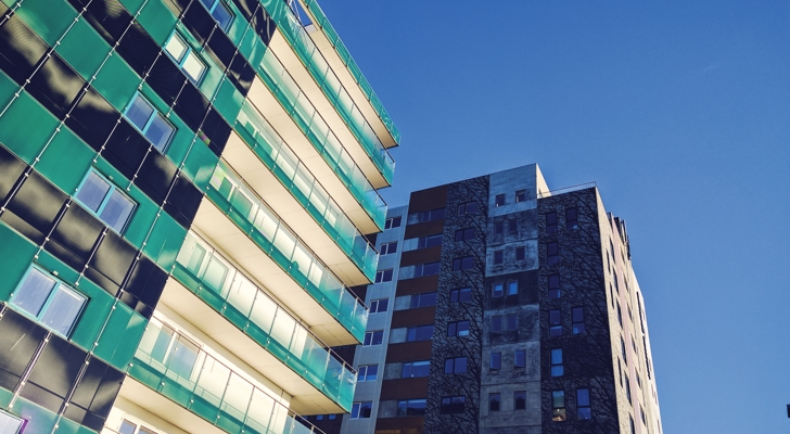 To lejlighedsblokke udefra 