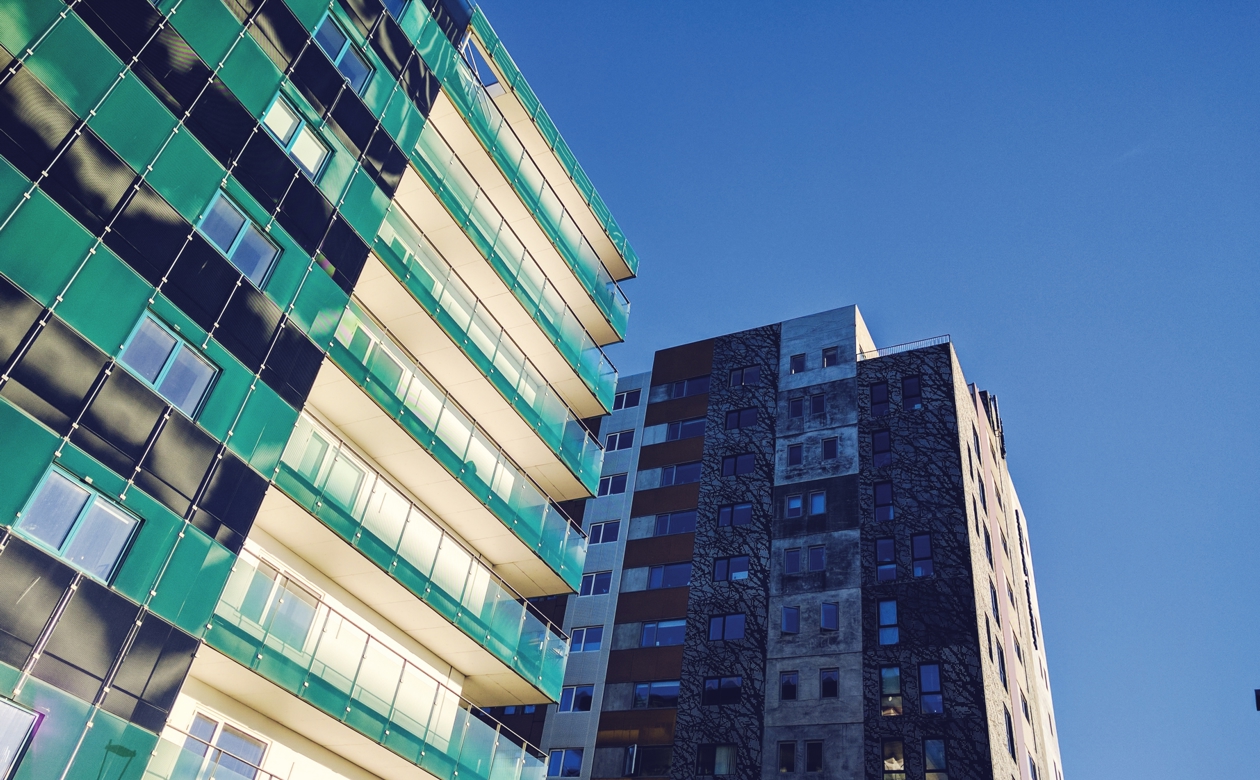 To lejlighedsblokke udefra 