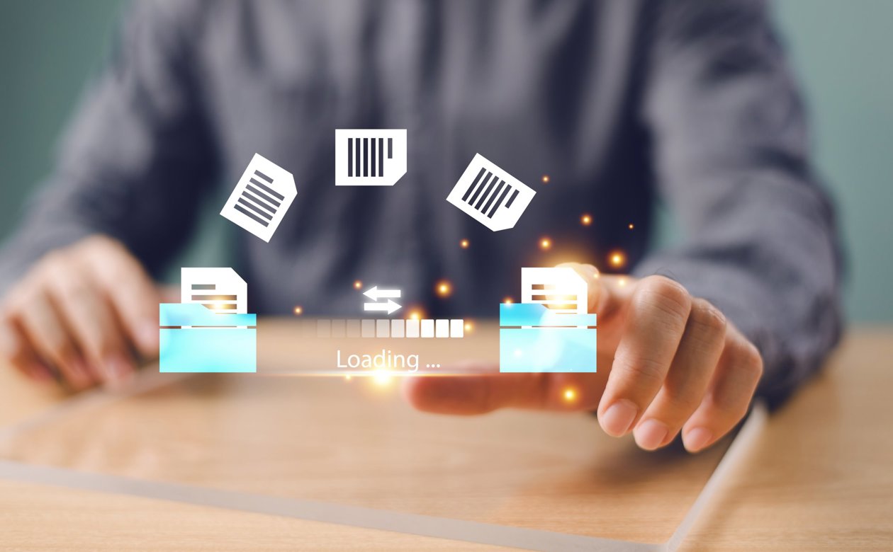 Person trykker på grafik over tredjelandsoverførelser